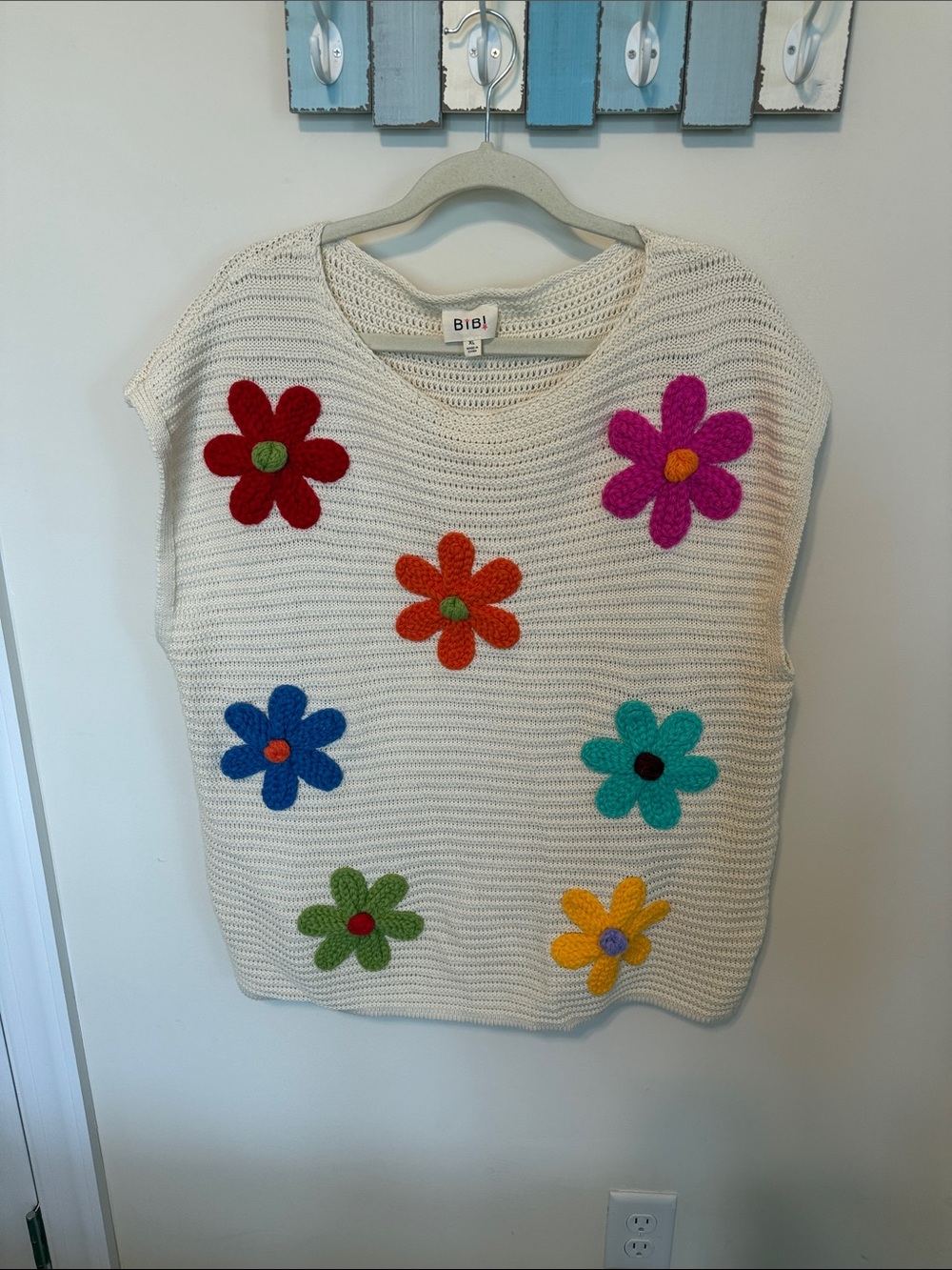 BiBi Women’s Crochet Flower Embroidery Cream Knit Sleeveless Sweater / Size XL